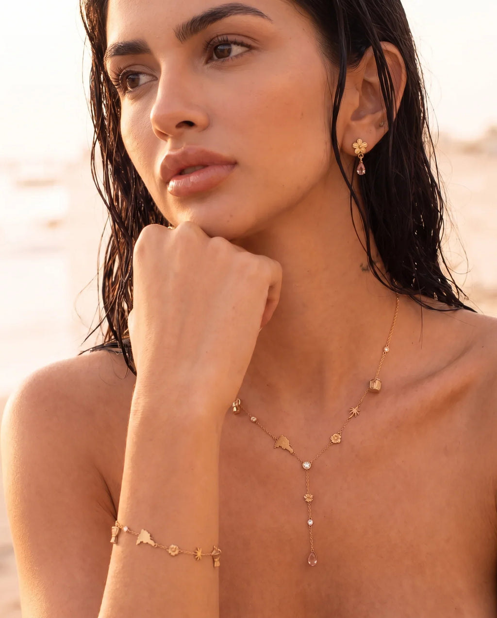 La Isla Charm Necklace — DR 🇩🇴